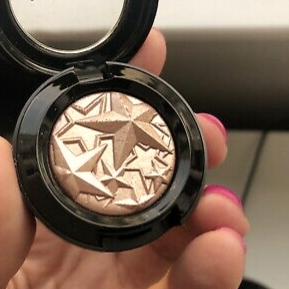 MAC eye shadow - Picture 2 of 5